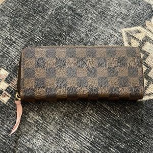 Authentic LV wallet. Looks brand new, rarely used.